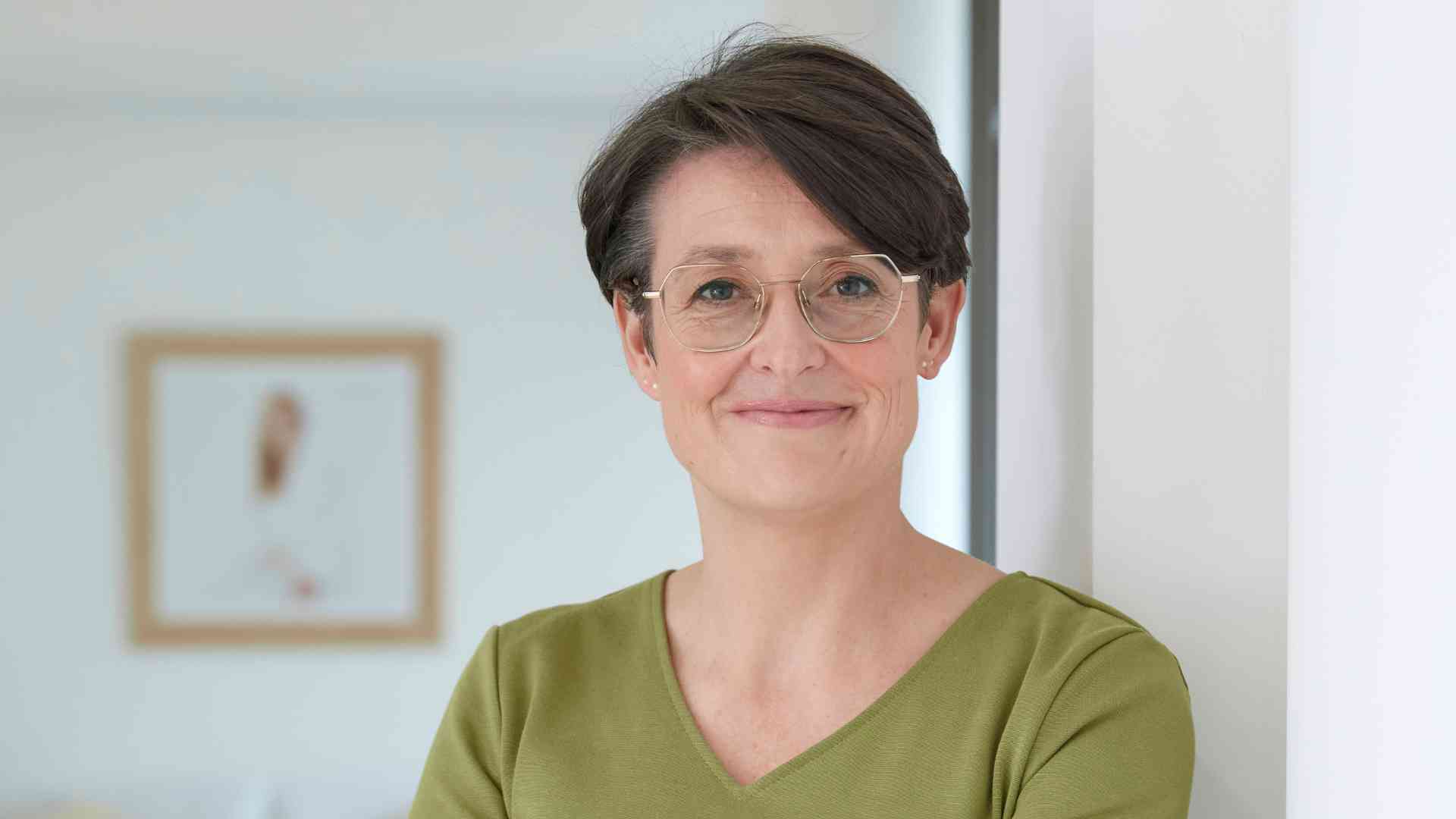 Portraitbild Barbara mit grüner Kleidung